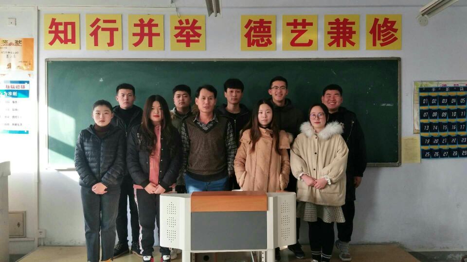 园林苗圃教师与指导小组合影